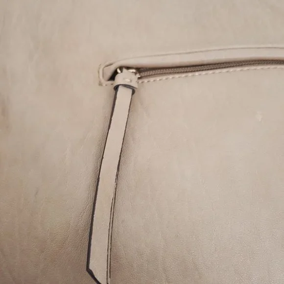 Jessica Simpson Light Blush Large Handbag Hobo Purse with Gold Studs and Strap - Picture 10 of 16